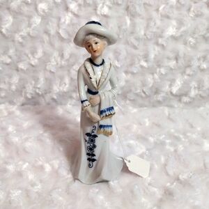 𝅺porcelain vintage Victorian woman figurine with hat and scarf draped